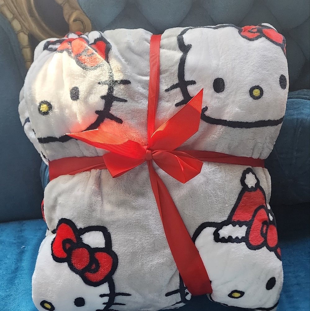 Hello Kitty Christmas Holiday Grey Full/Queen sized Viral big Blanket - Picture 3 of 3